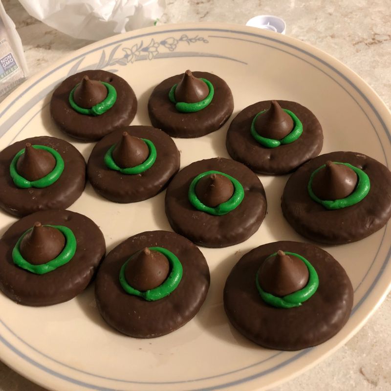 Easy Witch Hat treats